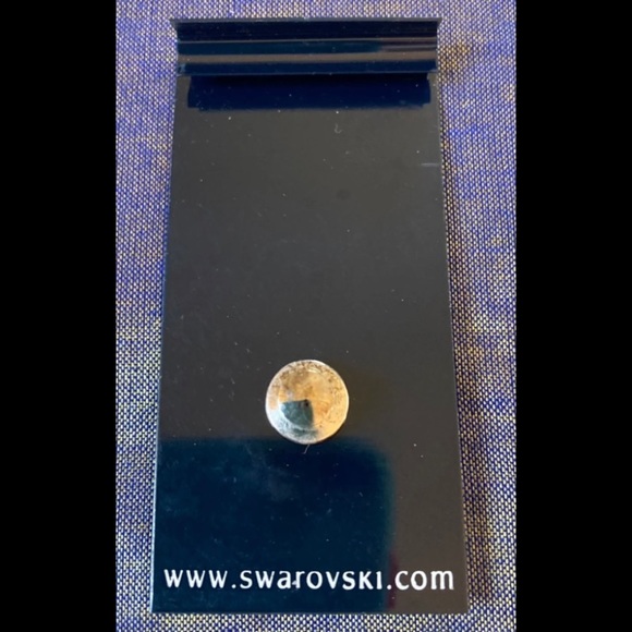 🎄SWAROVSKI Signed Crystal Flower Pin NWT - Picture 7 of 7